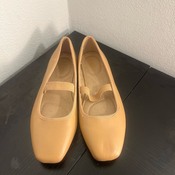 Old Navy Tan Faux Leather MaryJane Ballet Flats with Rounded Toe Size 7.5 - Picture 2 of 4
